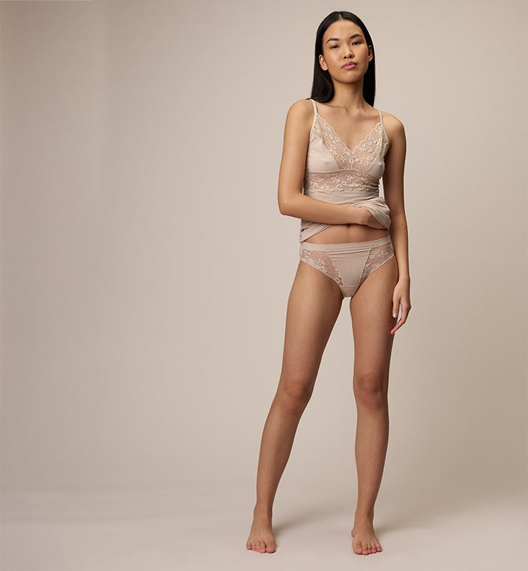 Brazilian briefs in natural fabric and lace