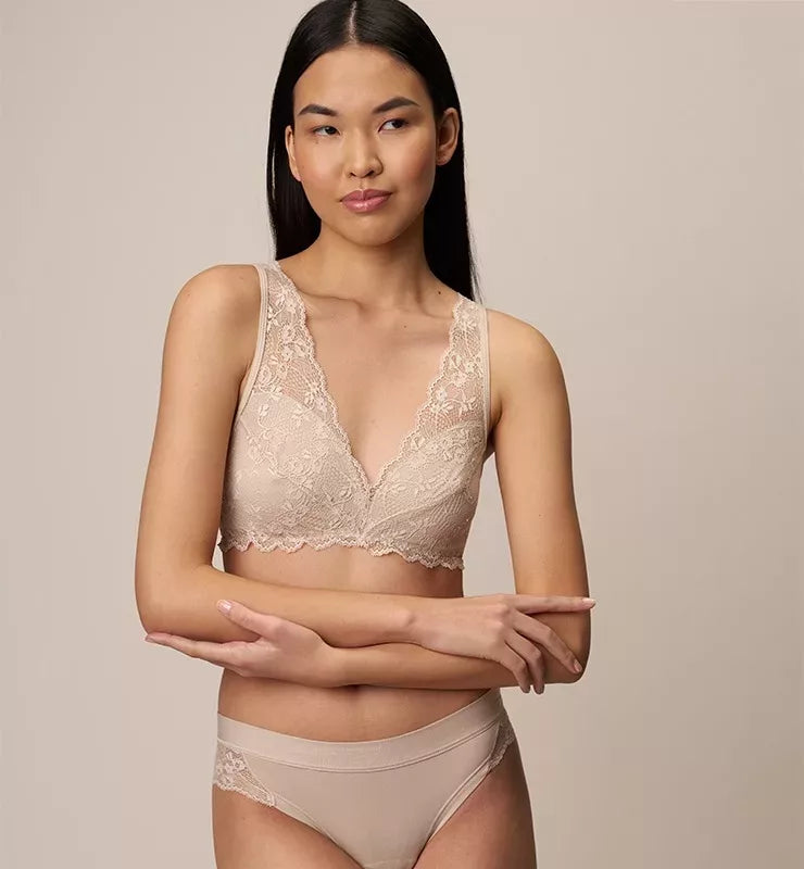 Bra in natural fabric and biodegradable lace